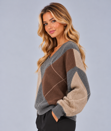 Women’s V-Neck Argyle Jumper – Loose Fit Diamond Pattern Knit Pullover