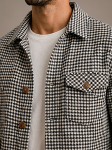 Men's Houndstooth Shirt Jacket in Black – detail view