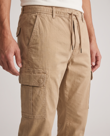 Men's Stretch Cotton Cargo Joggers in Desert Sand – detail view