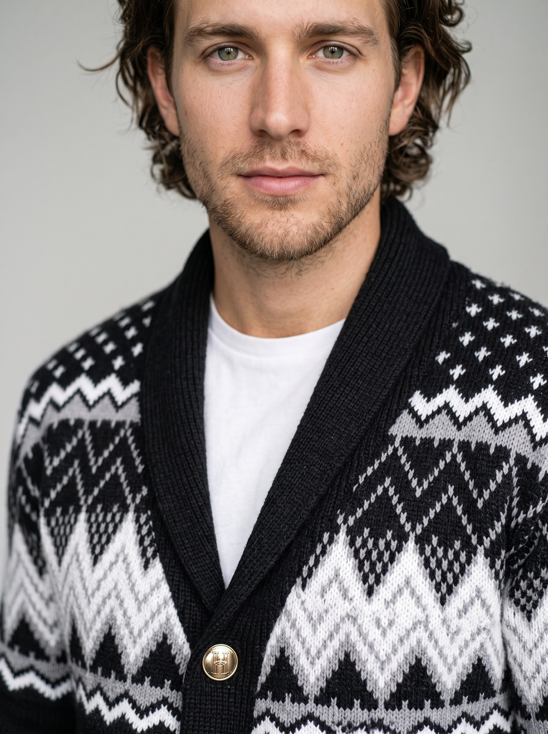 Men's Shawl Collar Cardigan - Black - Collar Close-up