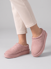 Women's Slippers – Cosy Plush Closed Toe Slip-On Slippers in Pink