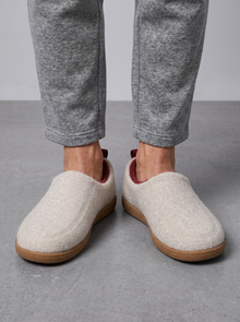 Beige fleece-lined orthopedic house slippers – front view