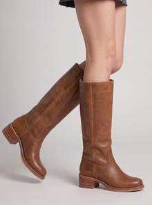 Women's Knee High Boots – Classic Stacked Heel Boots in Light Brown