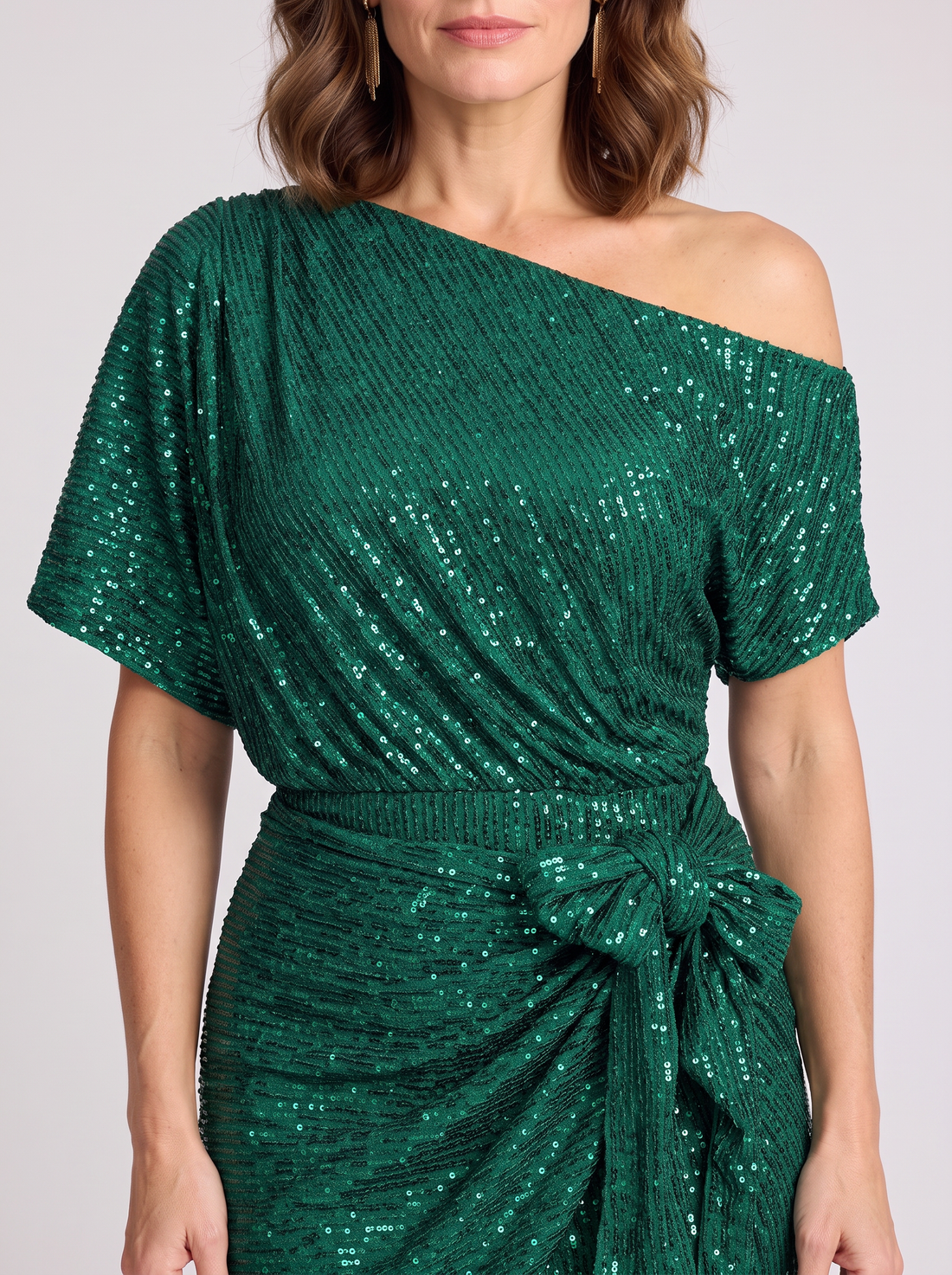 Off shoulder neckline and tie waist – close-up
