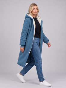 Women's longline teddy coat in blue – side view