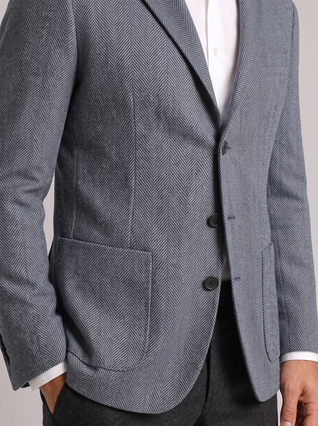Men's Herringbone Blazer – herringbone weave and patch pocket close-up