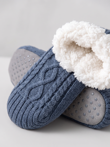 Women's Slipper Socks – cable knit, lining and non-slip sole close-up